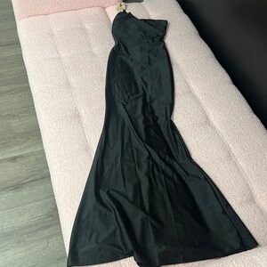 Fashion Nova Elegant Black One Shoulder Gown - XS